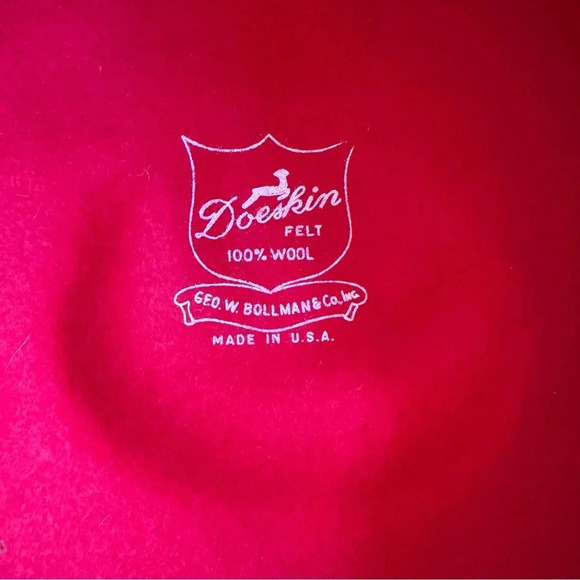 Vintage Doeskin Felt 100% Wool Red Hat Black Trim Bow made in USA - Picture 7 of 7